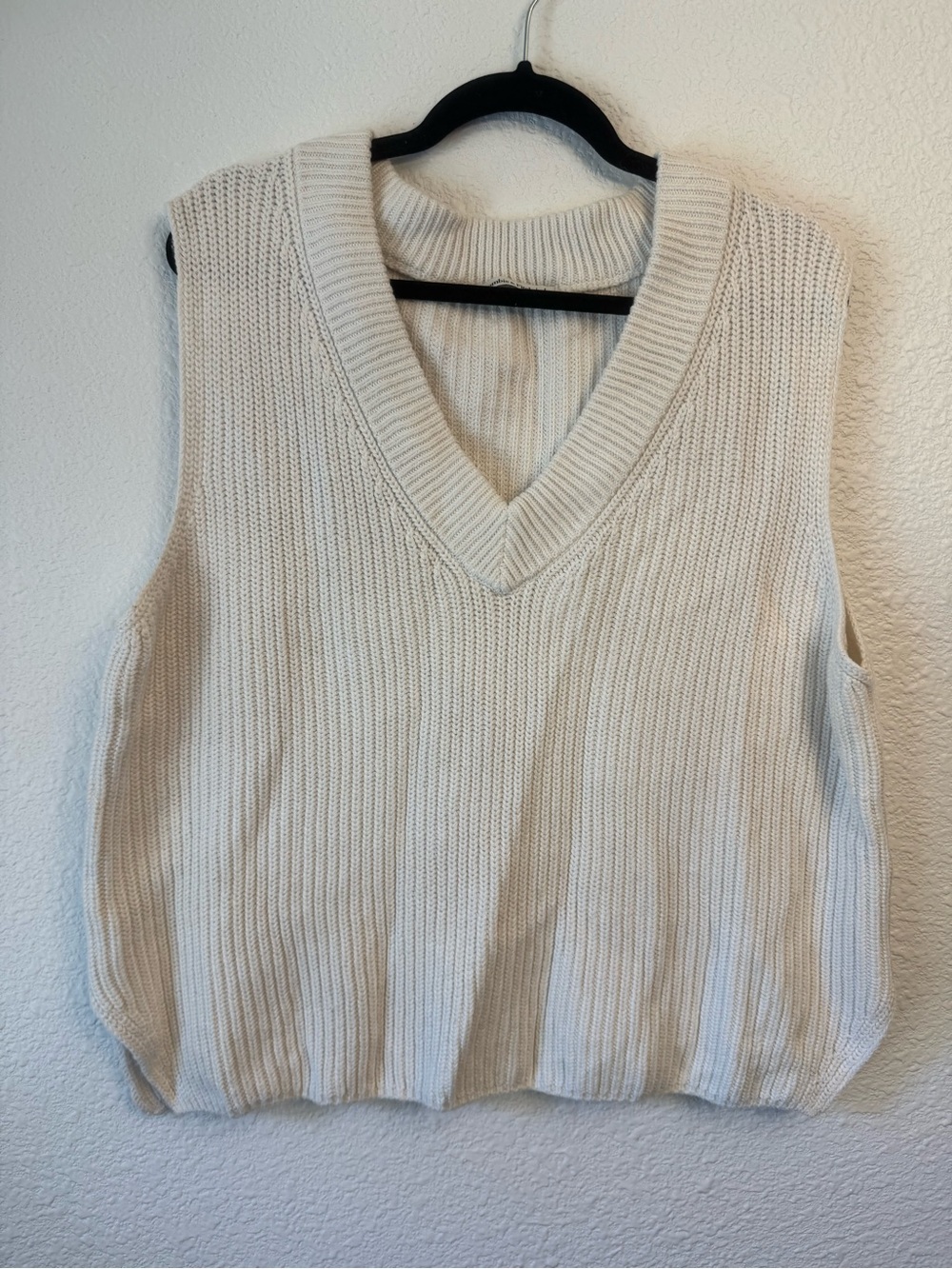 Abercrombie & Fitch Cream V-Neck Ribbed Sweater Vest